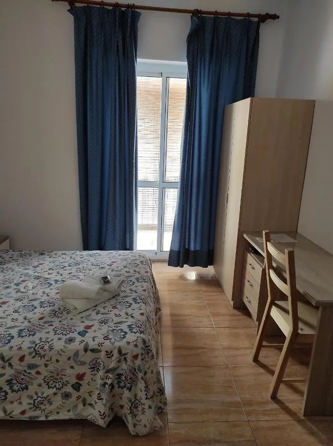 Hostal Fantoni Cadiz Konukevi